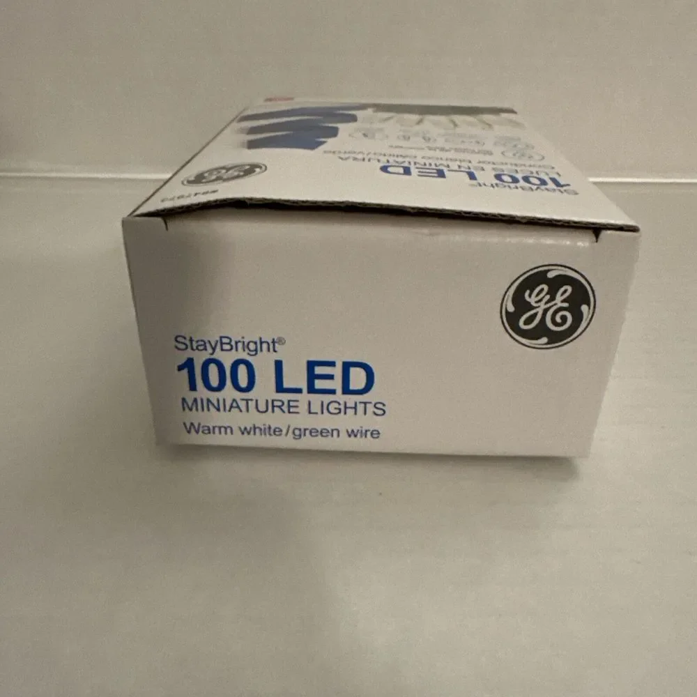 GE StayBright 100-Count 24.75-ft Constant Warm White Mini LED Plug-In Christmas‎